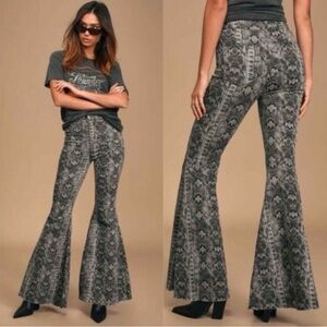 We The Free Boot Just Float On Flare Jeans 28 Gray/Black Snake Print